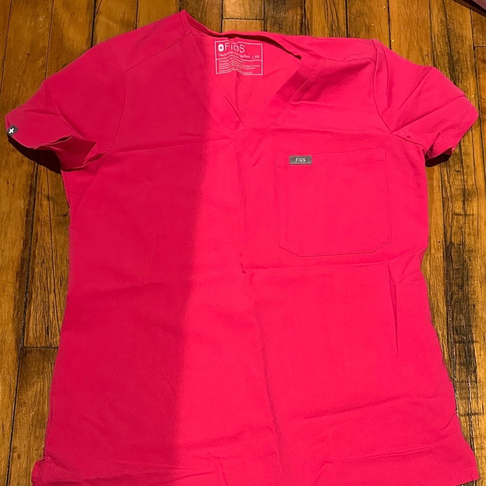 FIGS XS Limited Hot Pink Catarina scrub top